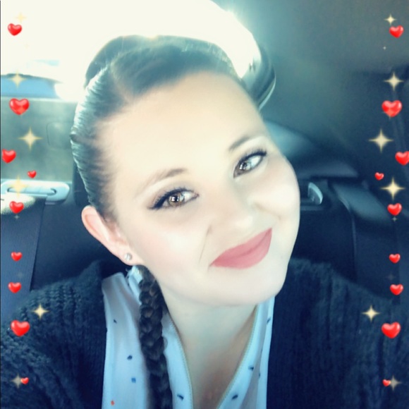 Meet your Posher, Mandee - Picture 3 of 5